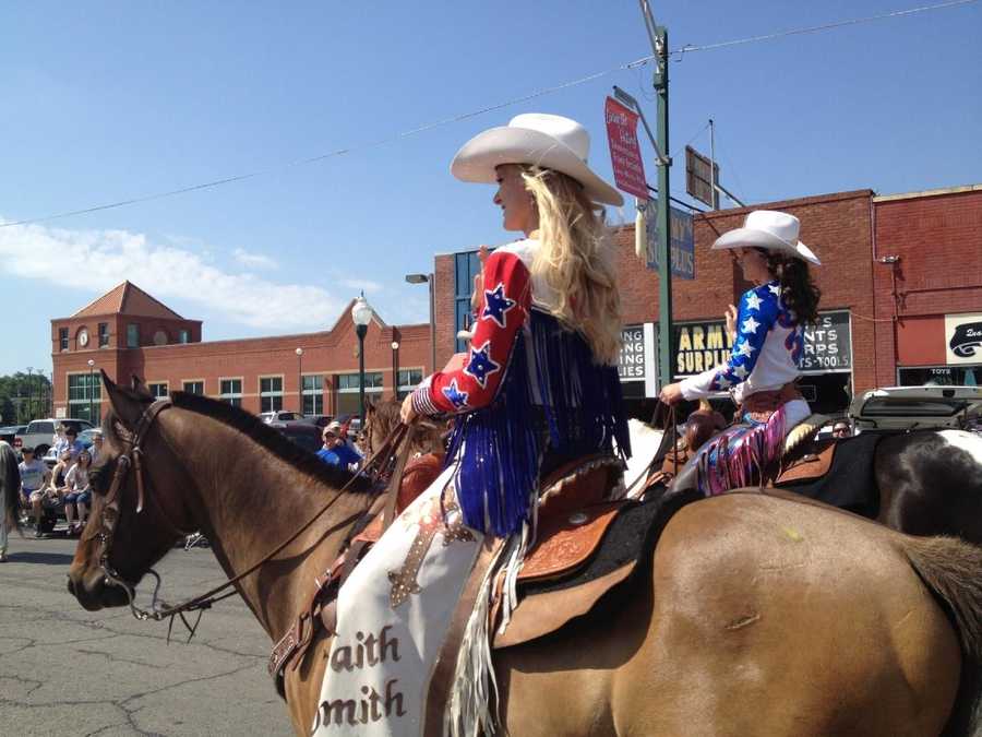 SLIDESHOW Old Fort Days Rodeo Parade