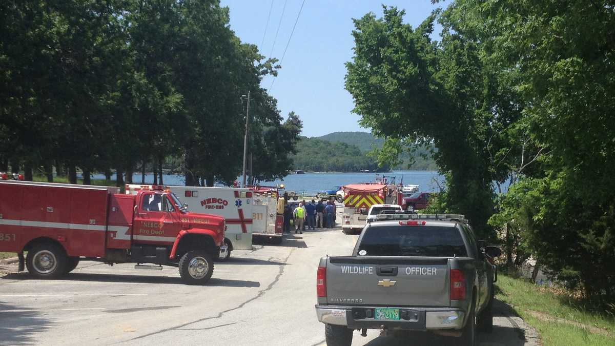 Boat explodes at Beaver Lake
