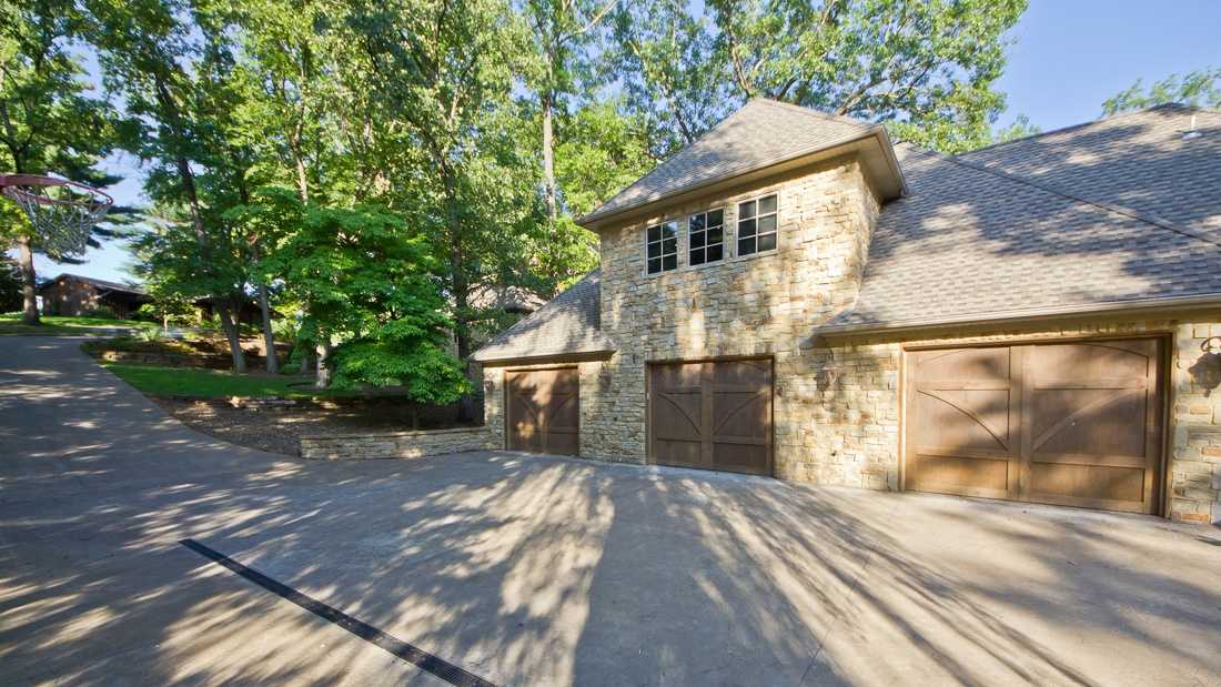 Mansion Mondays Tour this 1.8M downtown Bentonville home