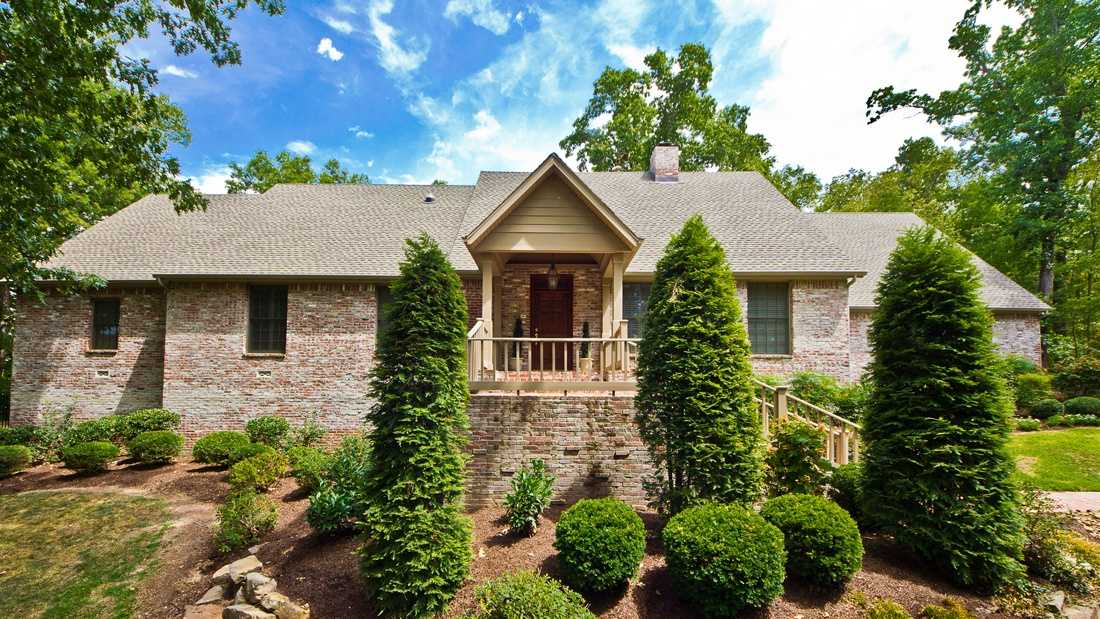 Mansion Mondays Tour this 950K Springdale home