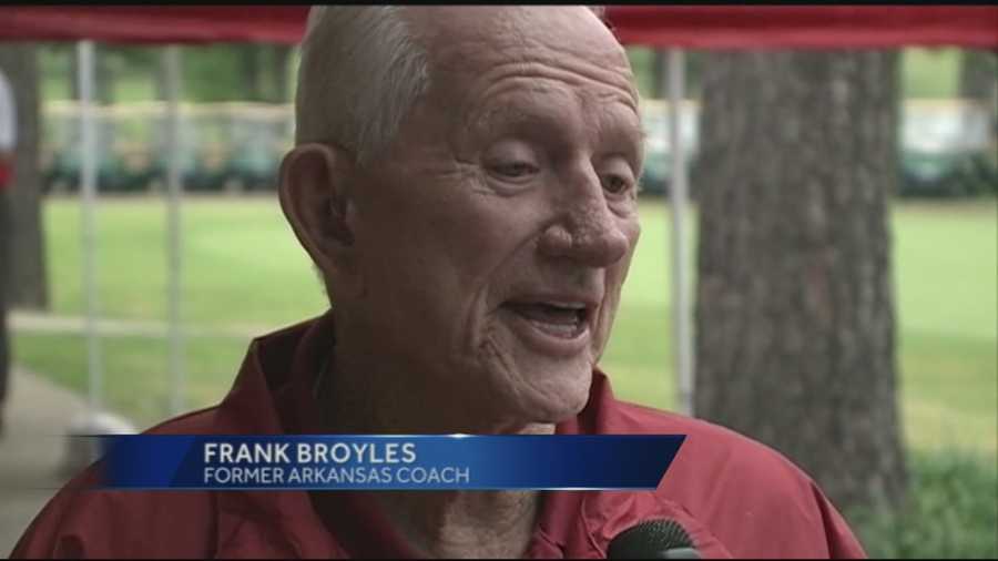 40/29 Sports Director Mitch Roberts shows us how Frank Broyles was honored today