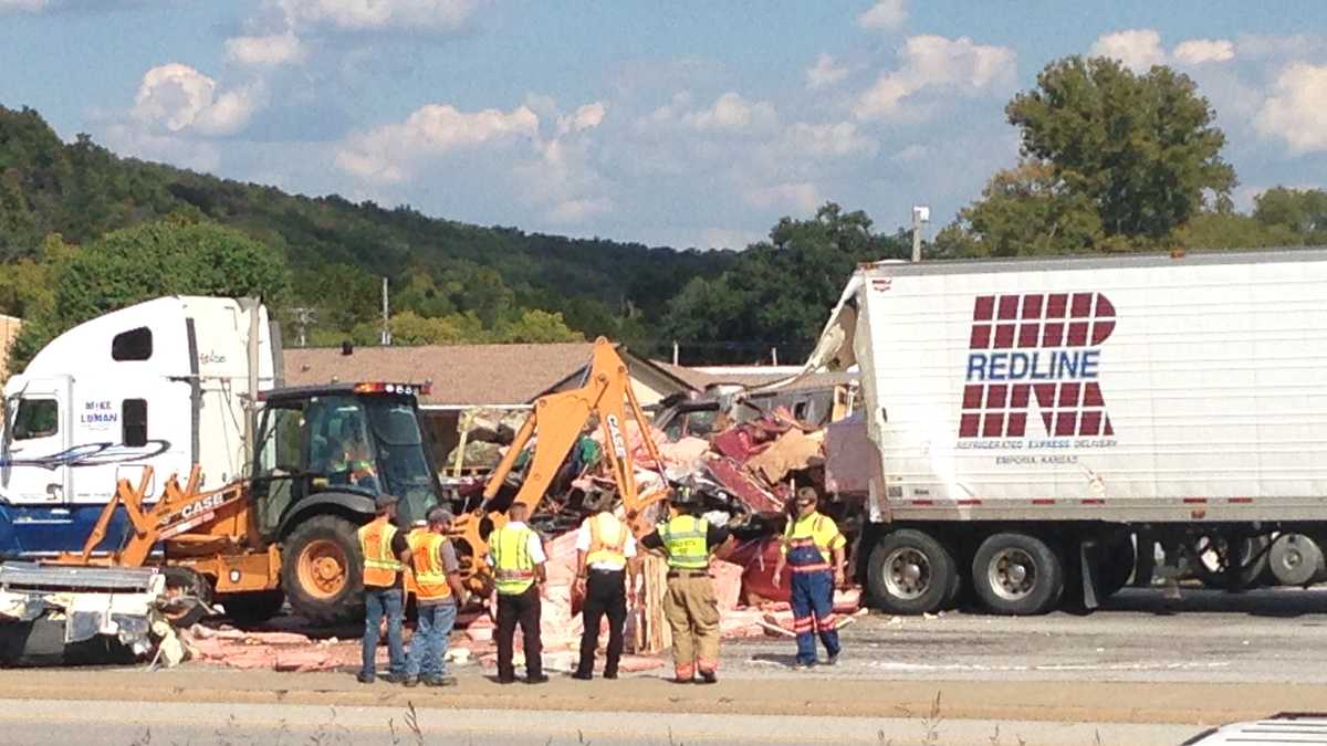 IMAGES Semis, cars involved in major crash at Hwy 71 in Bella Vista