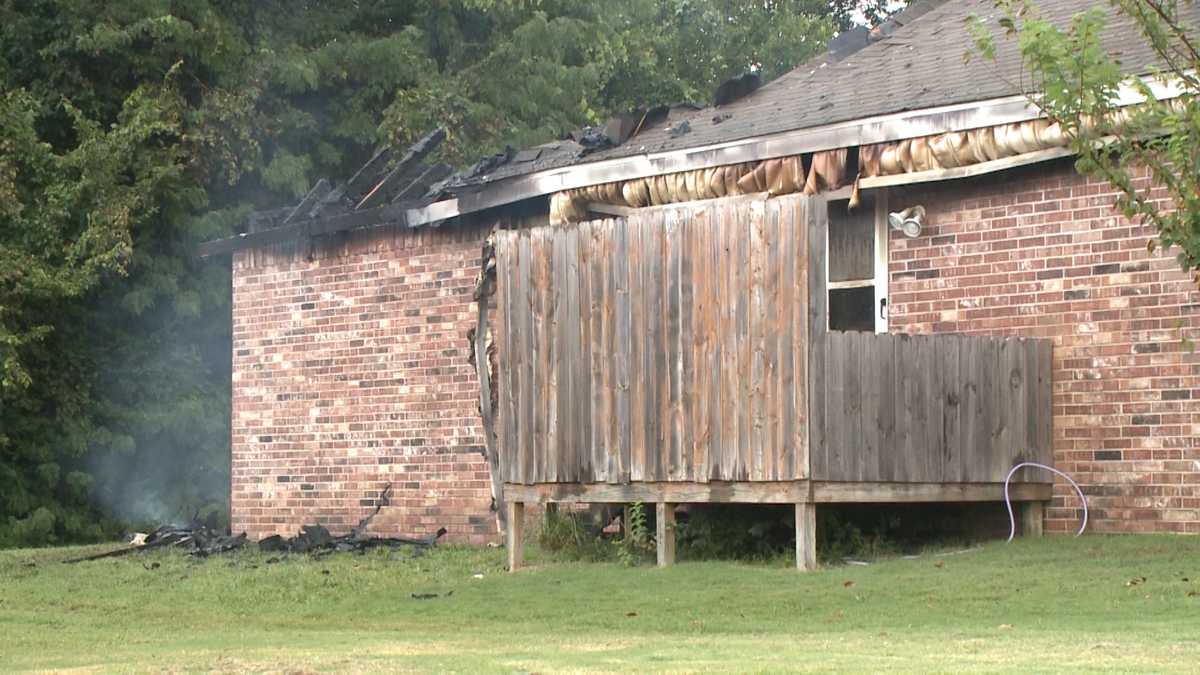 Fire damages home in Fayetteville