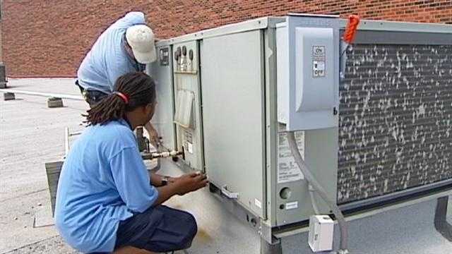 With classes set to start in the next few weeks, area school districts battle to keep air conditioners working and rack up expensive energy bills. KMBC 9's Peggy Breit reports.