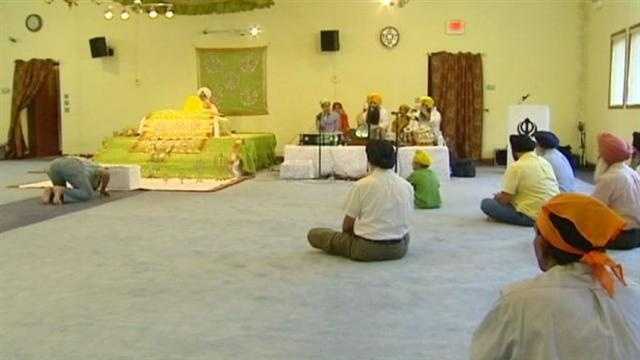 A prayer vigil in Shawnee Monday honored the victims of the Sikh temple shooting in Milwaukee and had many Sikhs asking why. KMBC 9's David Hall reports.
