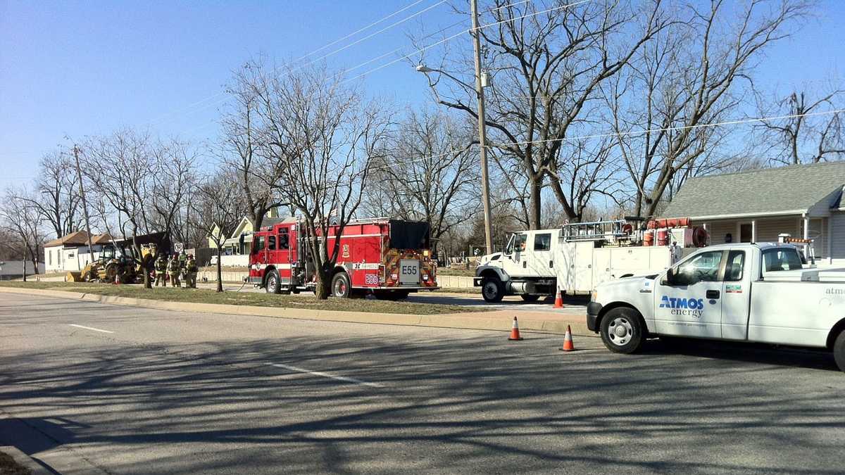 Utility crews called for ruptured gas line in Olathe