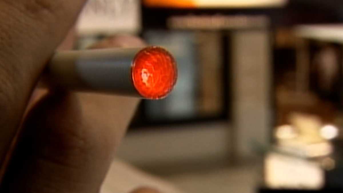 Nixon vetoes electronic cigarette bill