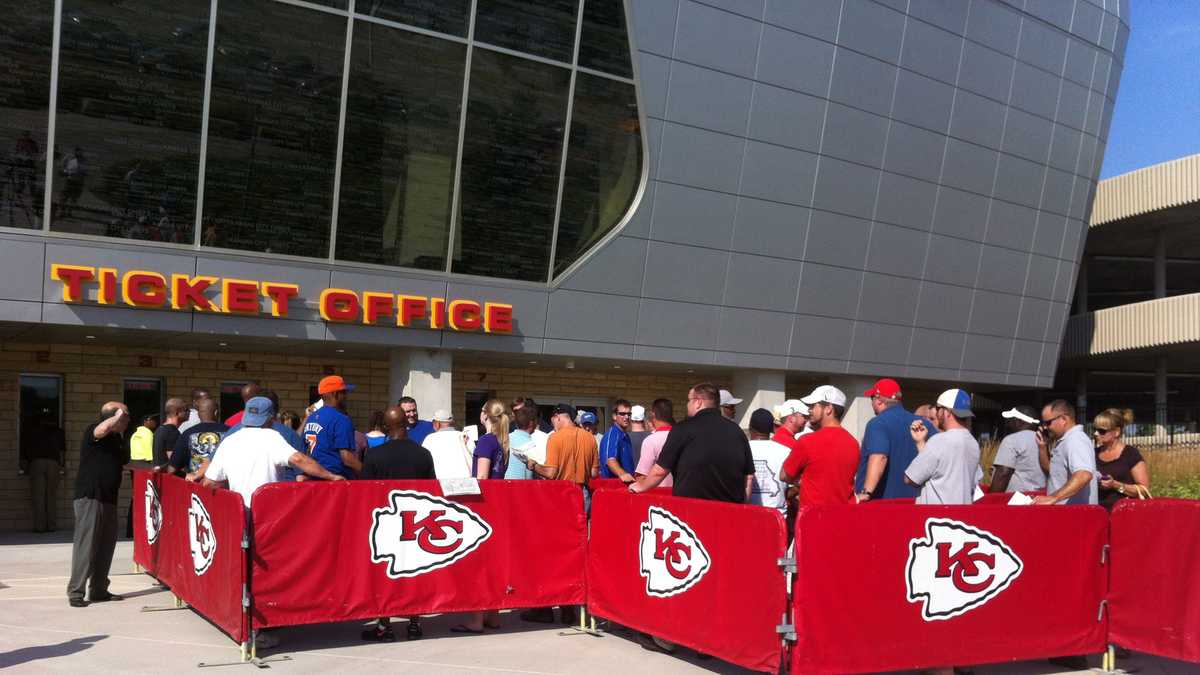 Jackson County residents can buy Chiefs singlegame tickets today
