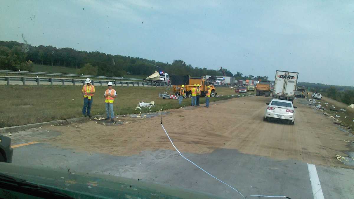 Wreck snarls traffic on I35 north of Cameron