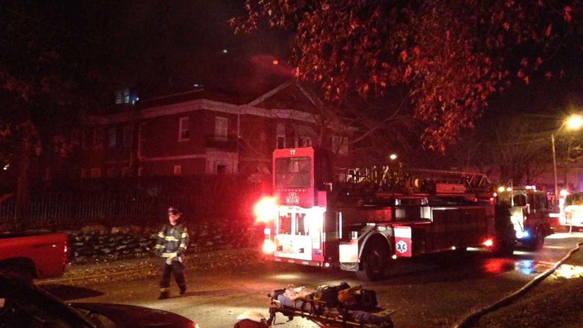 Firefighters battle 2-alarm fire in Midtown