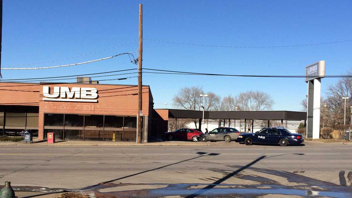 Bank robbed in Kansas City's northeast area