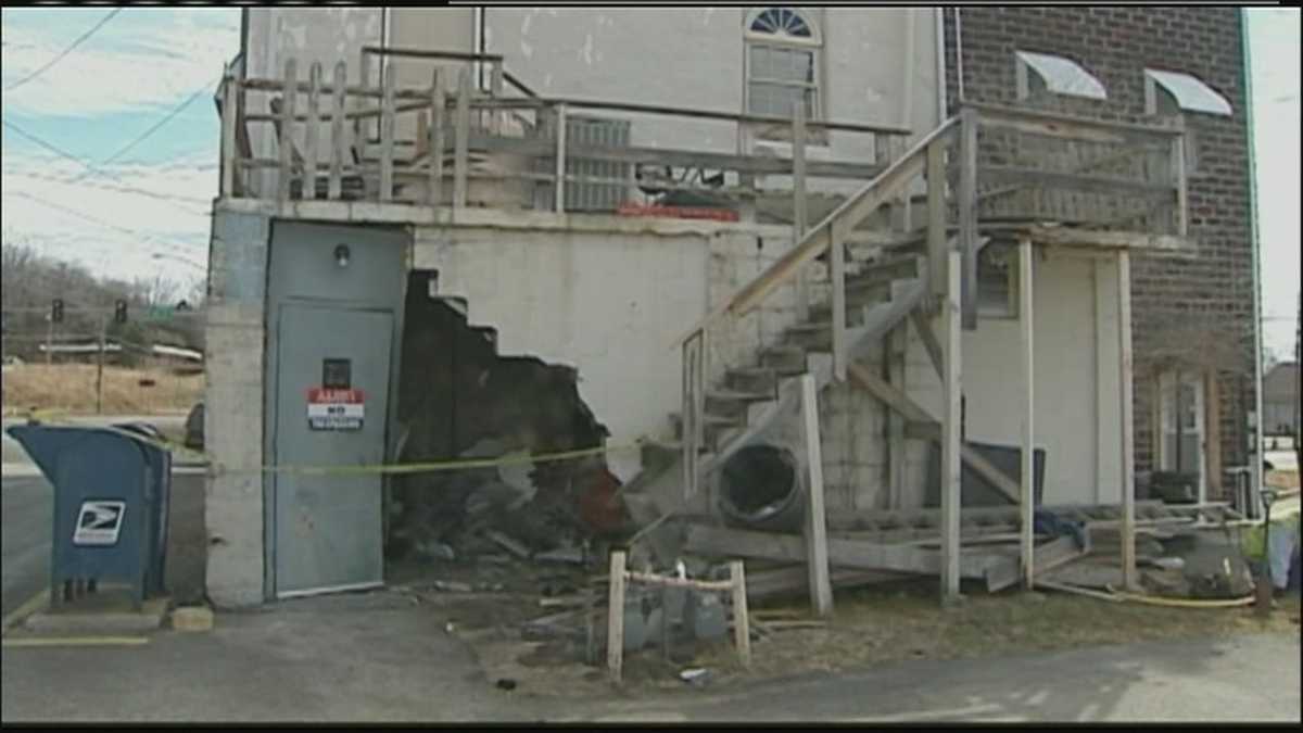 Driver crashes into Edwardsville post office