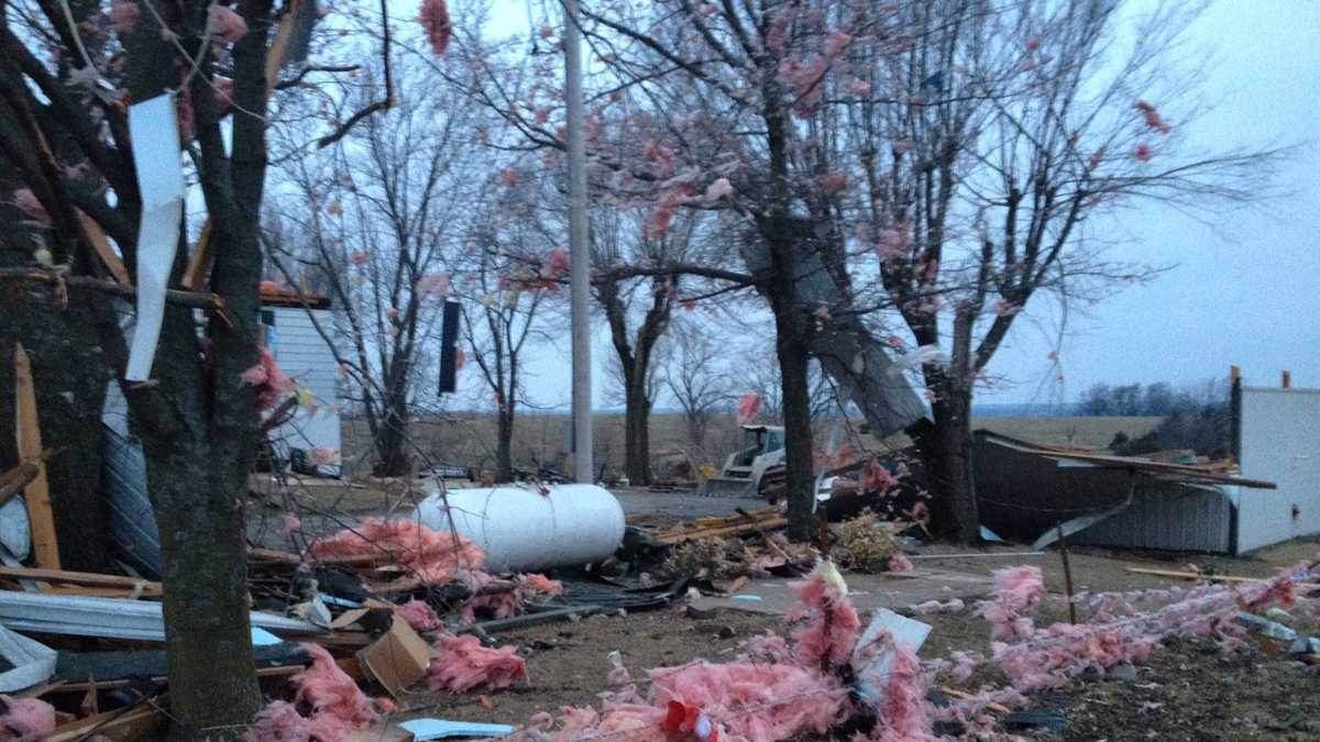 Tornado damages homes near Trenton