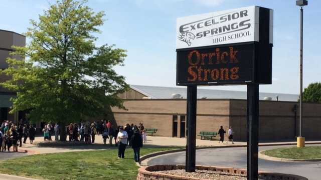 Orrick Seniors Graduate In Excelsior Springs Orrick Seniors Graduate In Excelsior Springs