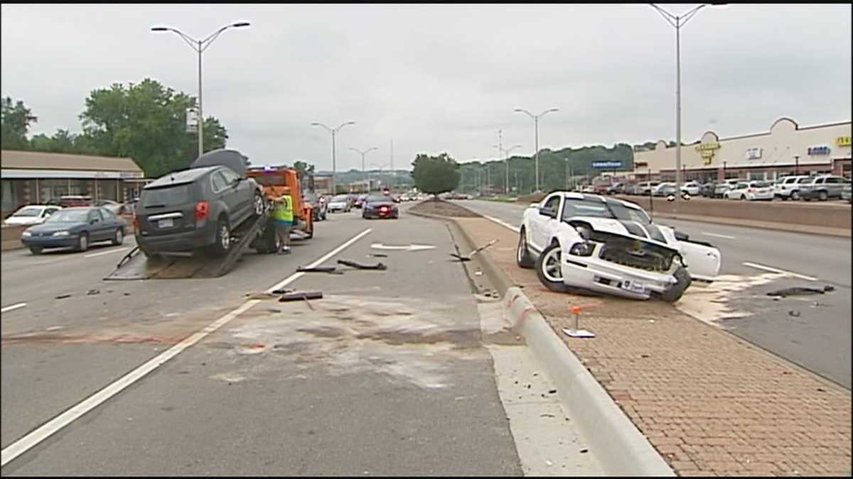 4 hurt in Shawnee crash