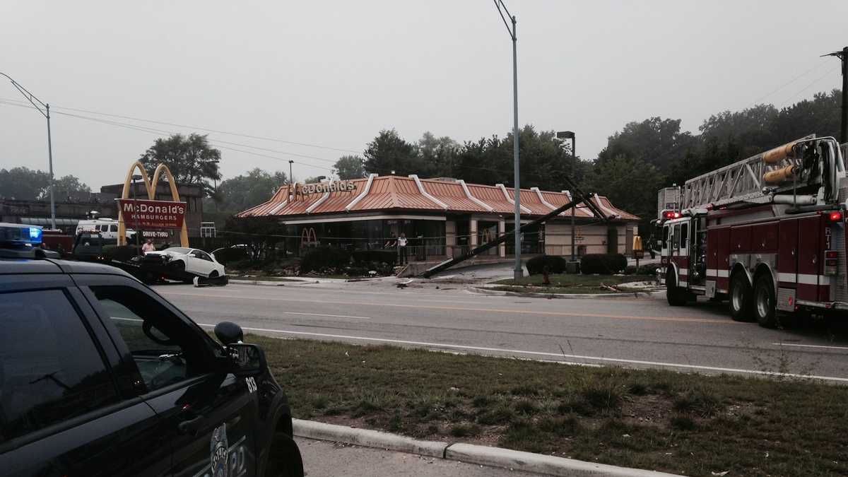 Damage to utility pole closes section of North Oak Trafficway