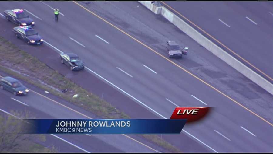 1 dead in crash on NB I-435 at Blue Parkway