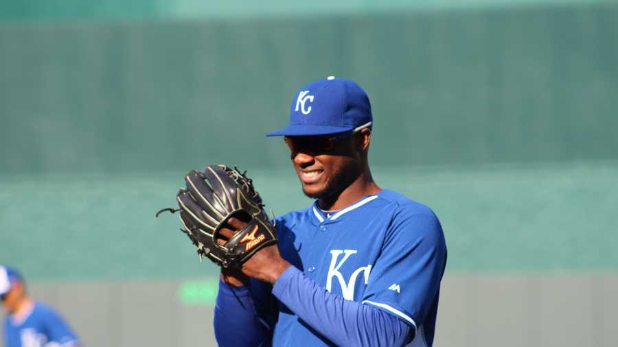 New father Lorenzo Cain earns MVP trophy at ALCS (VIDEO)  Kc royals  baseball, Royals baseball, Kansas city royals baseball