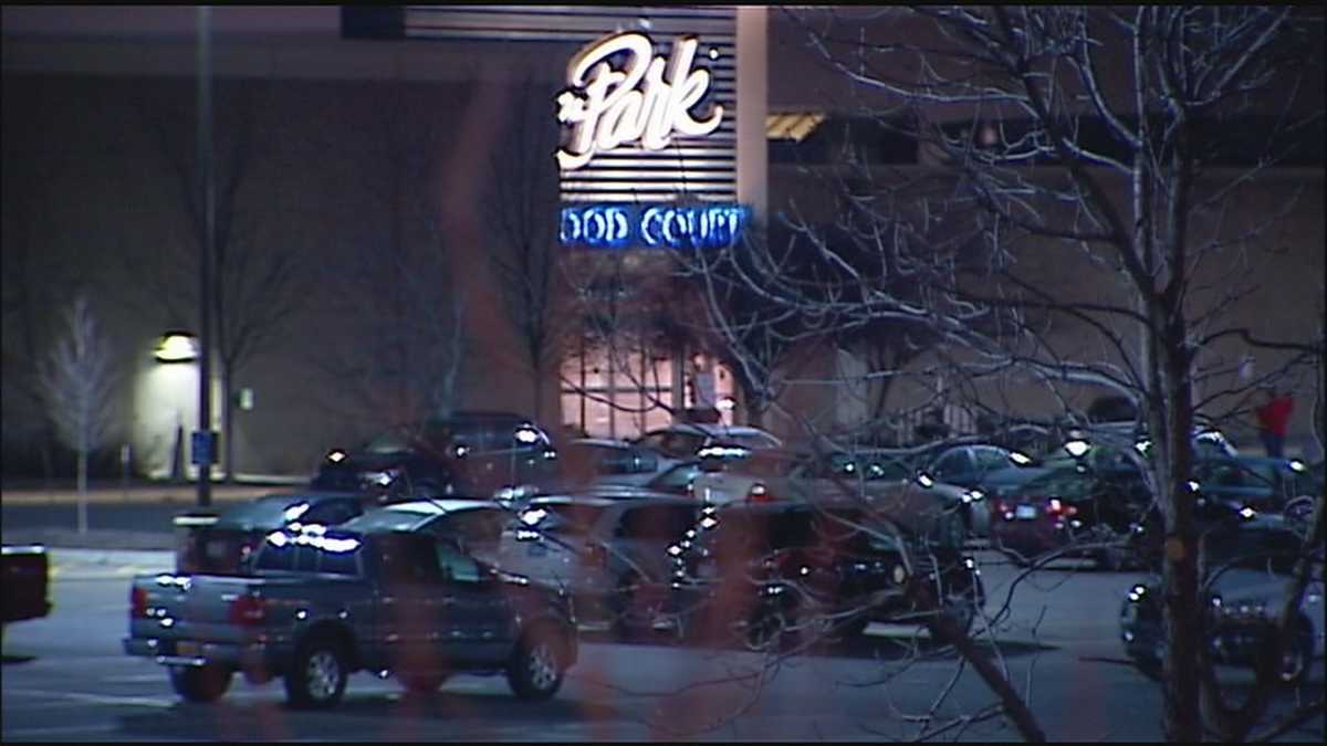 Woman Robbed At Gunpoint Outside Oak Park Mall 3187