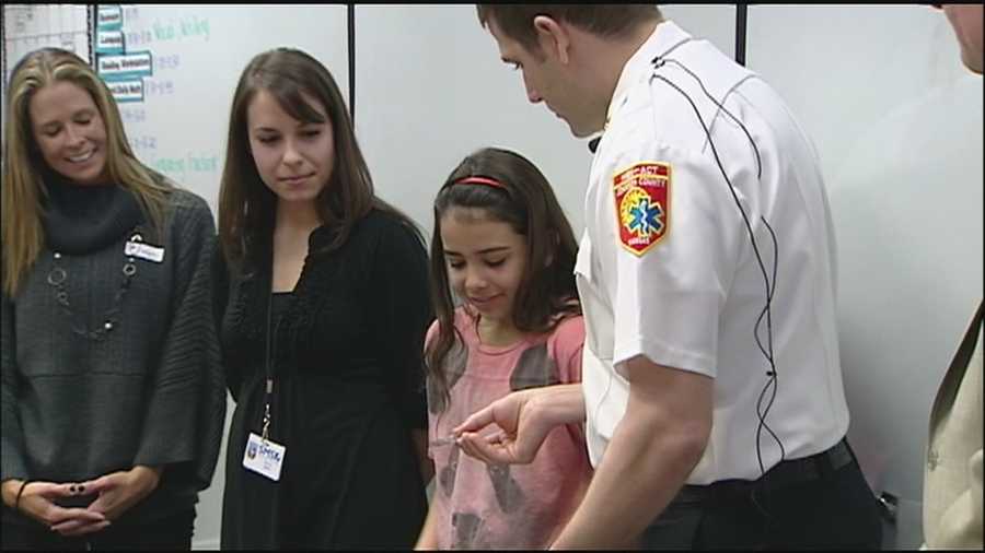 A 10-year-old girl who learned sign language from her mother was honored Monday for putting it to use in an unexpected way.
