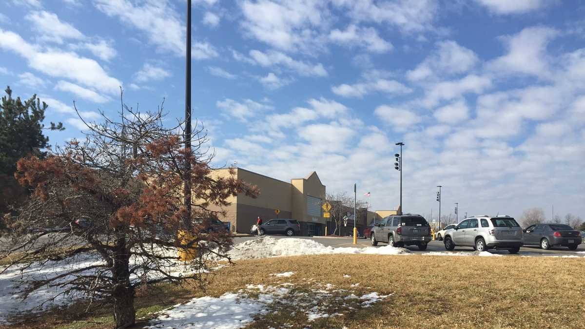 Authorities evacuate Raymore Walmart after police pursuit