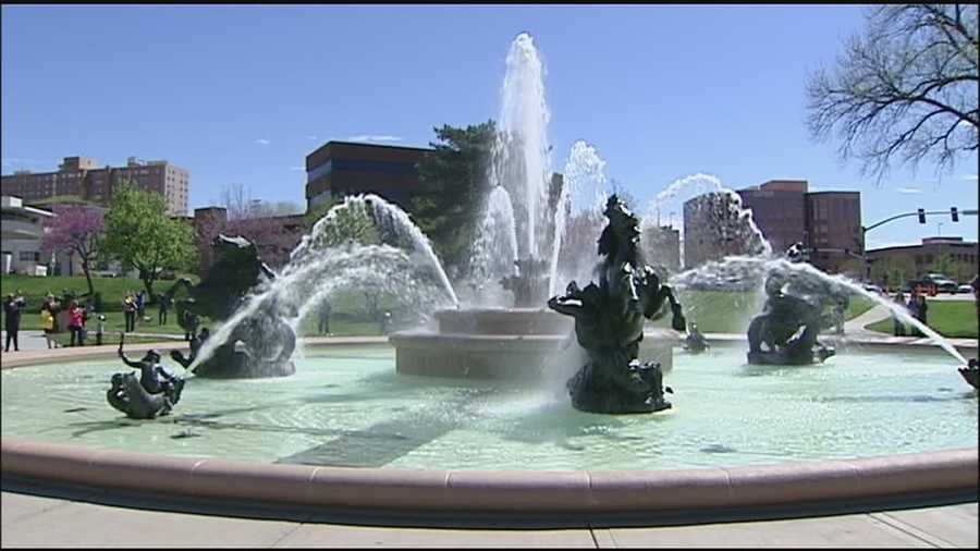 City of Fountains is turning blue for Royals