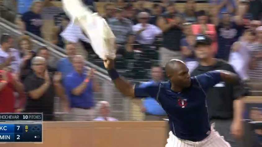 Watch Torii Hunter throw a tantrum, and his gear, after being