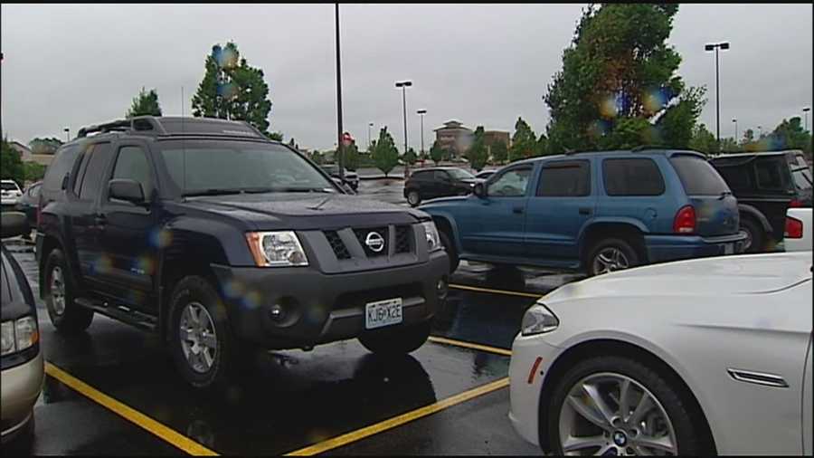 Police said they believe a ring of professional purse snatchers are targeting cars in Kansas City-area parking lots.
