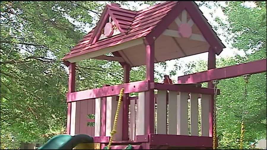 A purple playground has become a problem for a Lee’s Summit family after their homeowner’s association is threatening them with fines, sanctions and even jail time if it’s not removed.