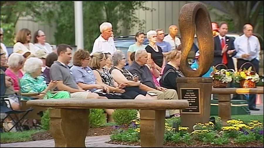Woodbridge community dedicates memorial to slain neighbors
