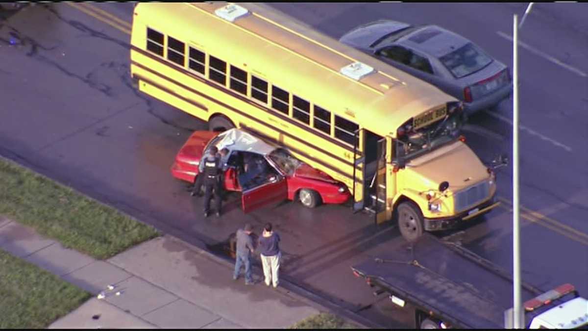 Minor injuries reported in school bus crash
