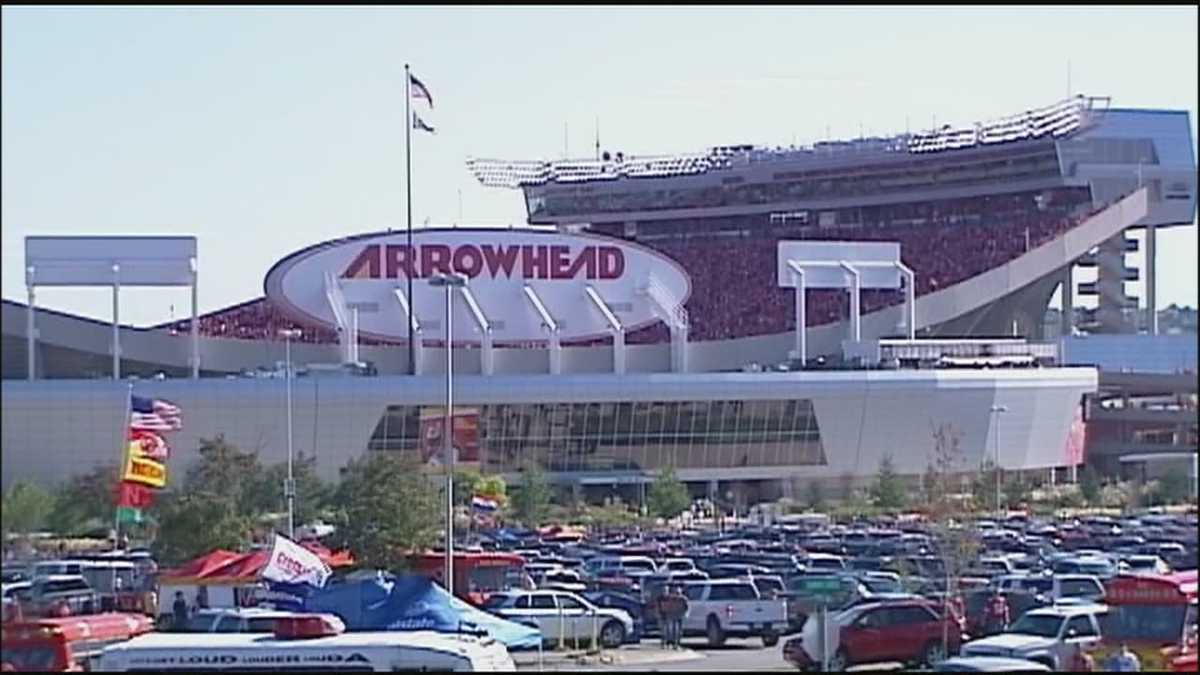 LOOK: Chiefs fans lined up well before gates open for 'Thursday