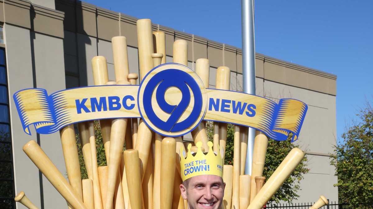 KMBC anchors pose with Royalty Throne