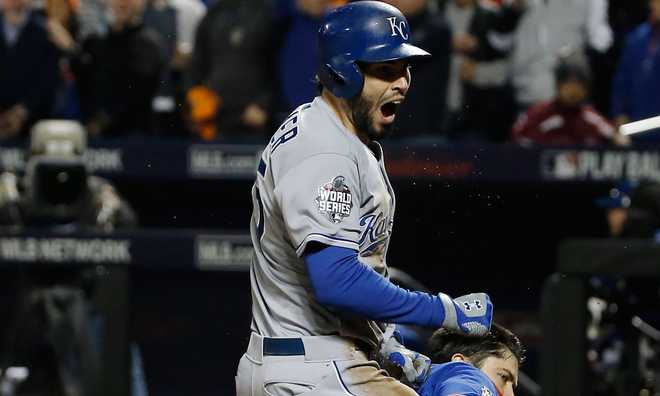 Jarrod Dyson and Lorenzo Cain celebrate with teammate Eric Hosmer