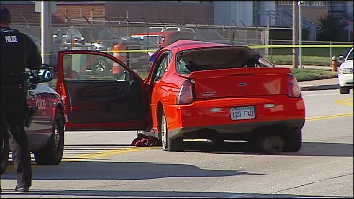 Police pursuit ends with crash in KCK