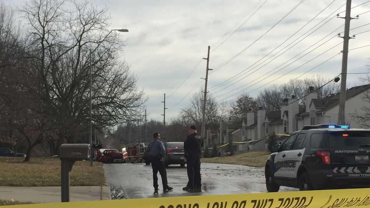 Driver flees Raytown police, crashes in KC neighborhood, police say
