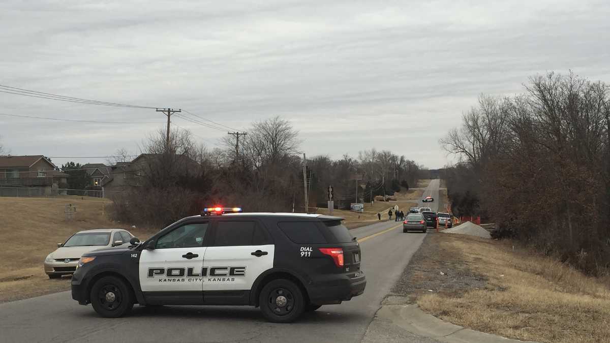 KCK police investigate deadly crash near Piper High School