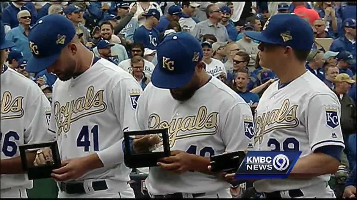 Royals receive their World Series rings, Royals