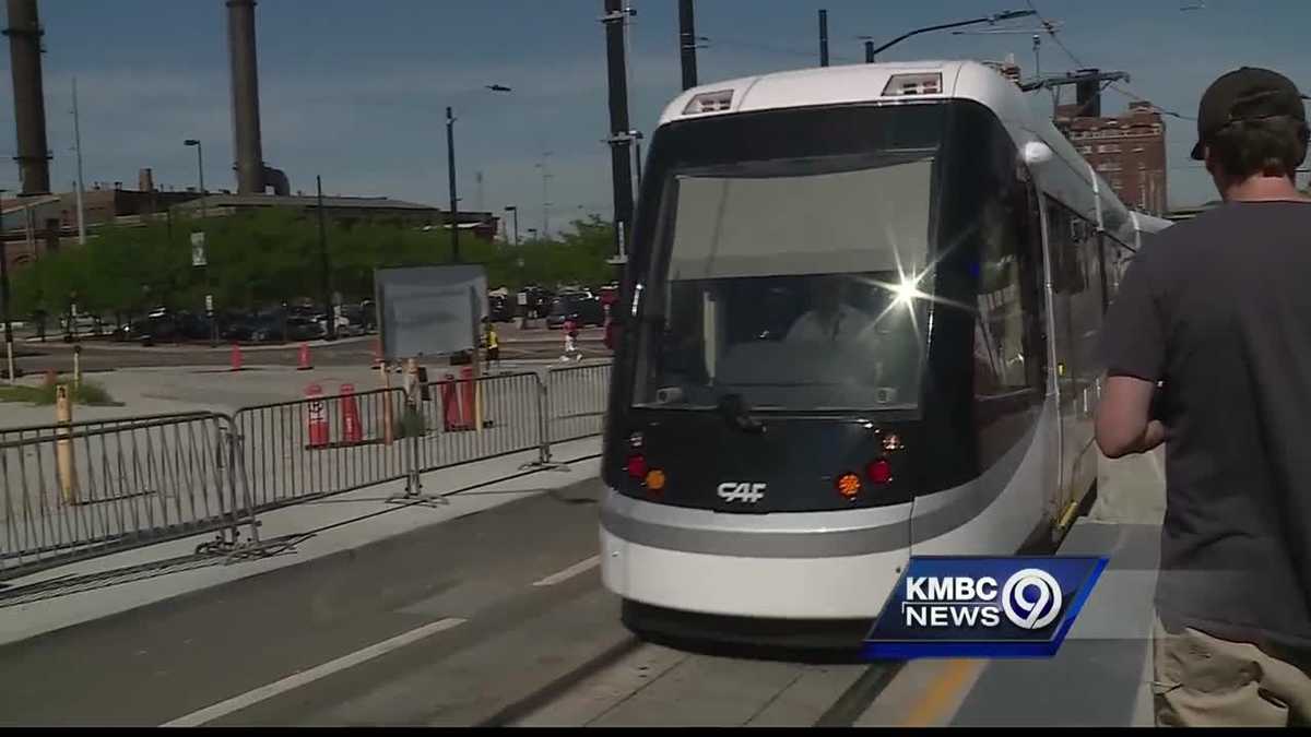 KC streetcar gives 27,000 rides during in opening 2 days