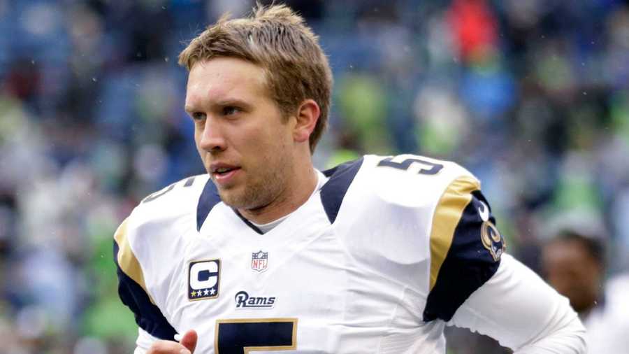 Chiefs sign QB Nick Foles