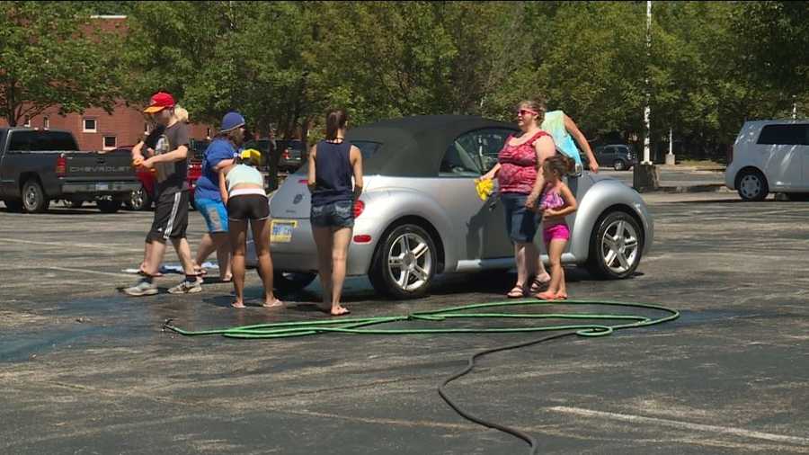 Car wash, bake sale raises money for KCMO, KCK police departments