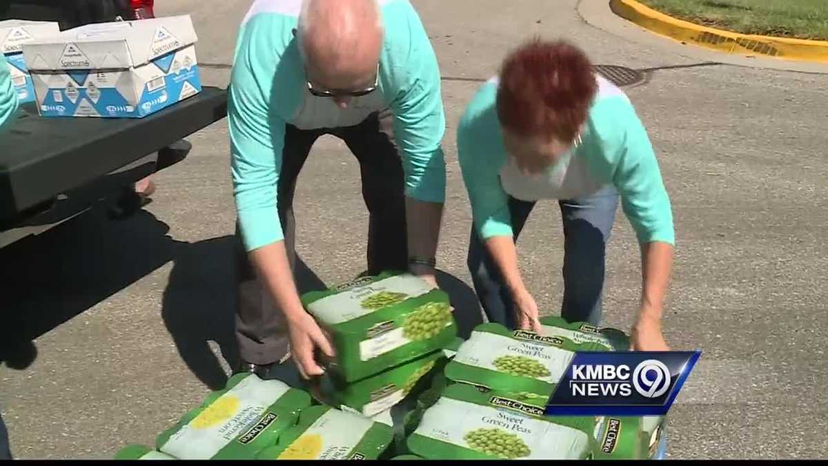 Real Estate Group Helps Restock Olathe S Food Pantry