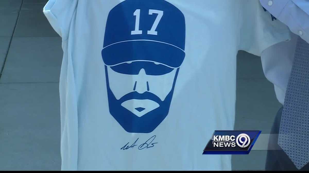 Wade Davis helps military veterans attend Royals game