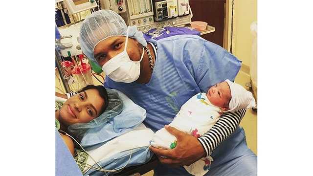 Salvy's new splash: Royals catcher welcomes new son