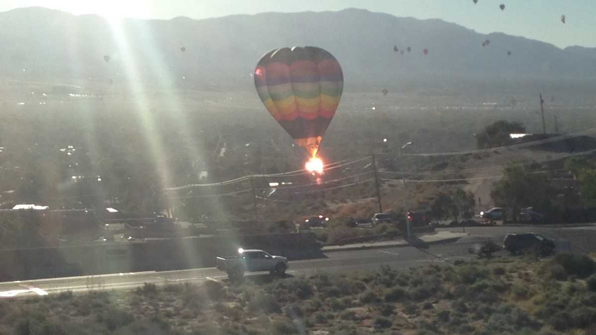 Hot-air balloons hit truck, power line at Albuquerque 