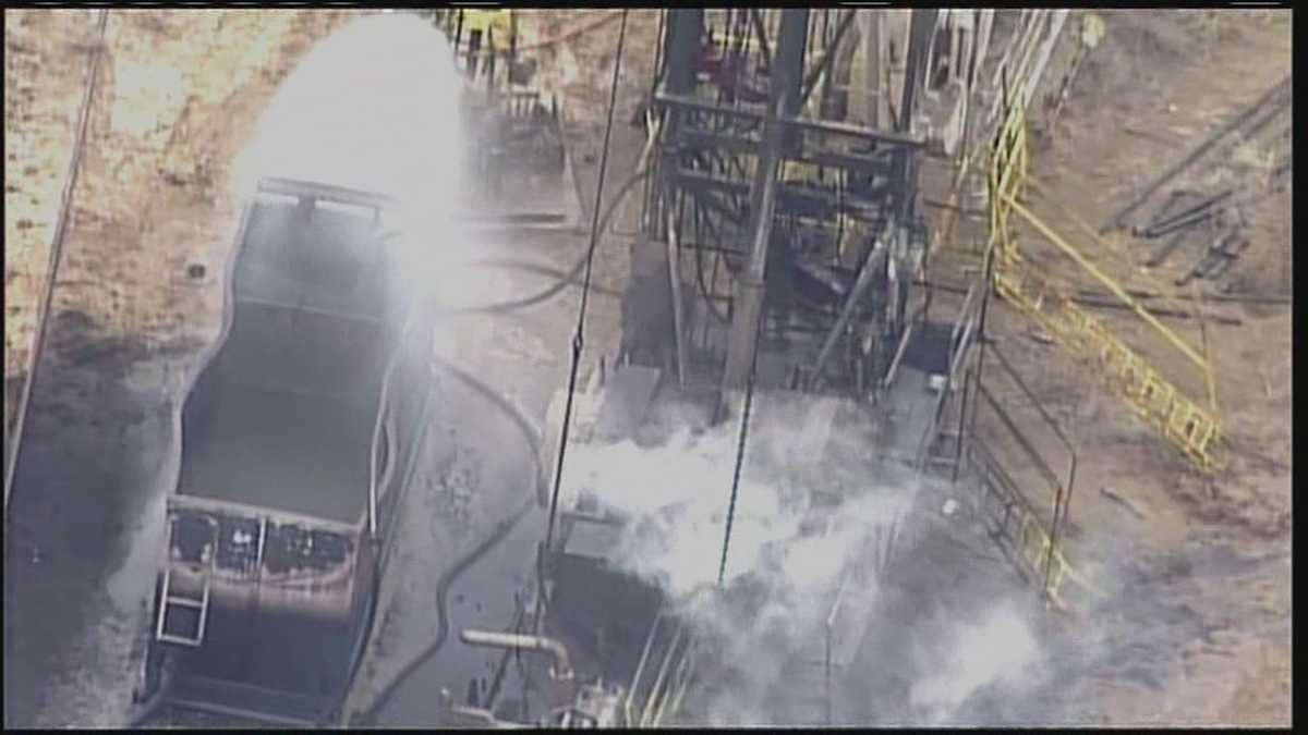 Photos Oil rig catches fire in Northern NM