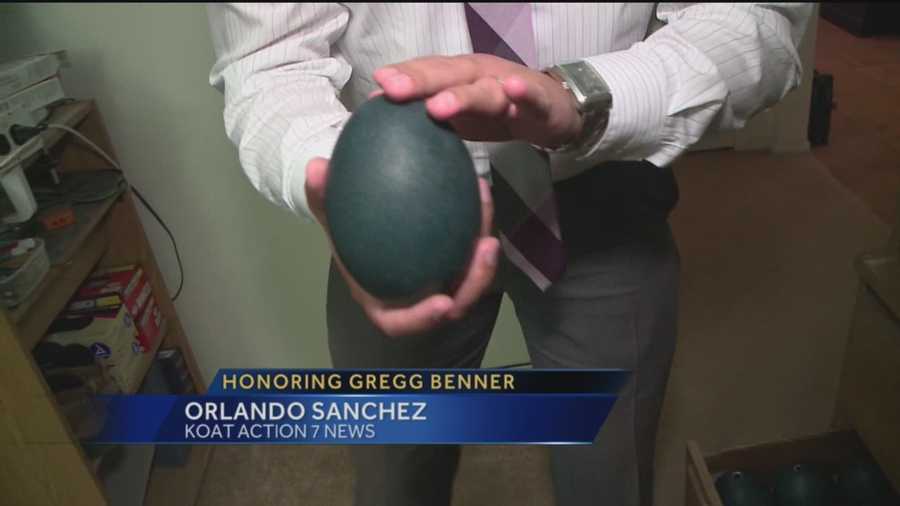 A Rio Rancho artist is using his talents to honor fallen Officer Greg Benner in a way you've probably never seen before.