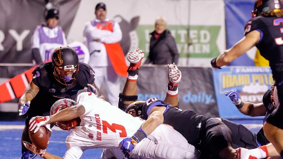 New Mexico running back Richard McQuarley (3) stretches for a touchdown during the second half of an NCAA college football game against Boise State in Boise, Idaho on Saturday, Nov. 14, 2015. New Mexico won 31-24. (AP Photo/Otto Kitsinger)