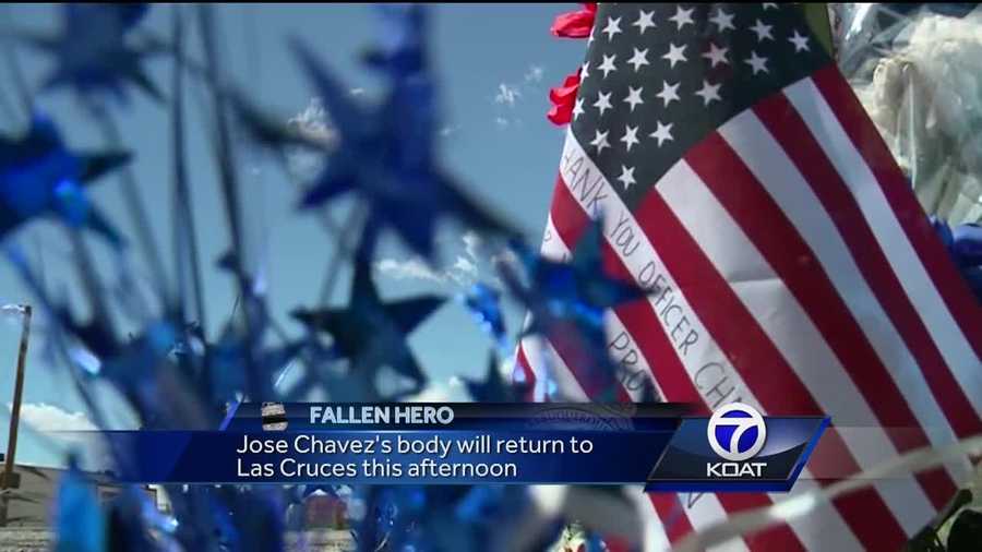 Hundreds are expected to line I-25 Monday afternoon as the body of slain police officer Jose Chavez will return to Las Cruces.