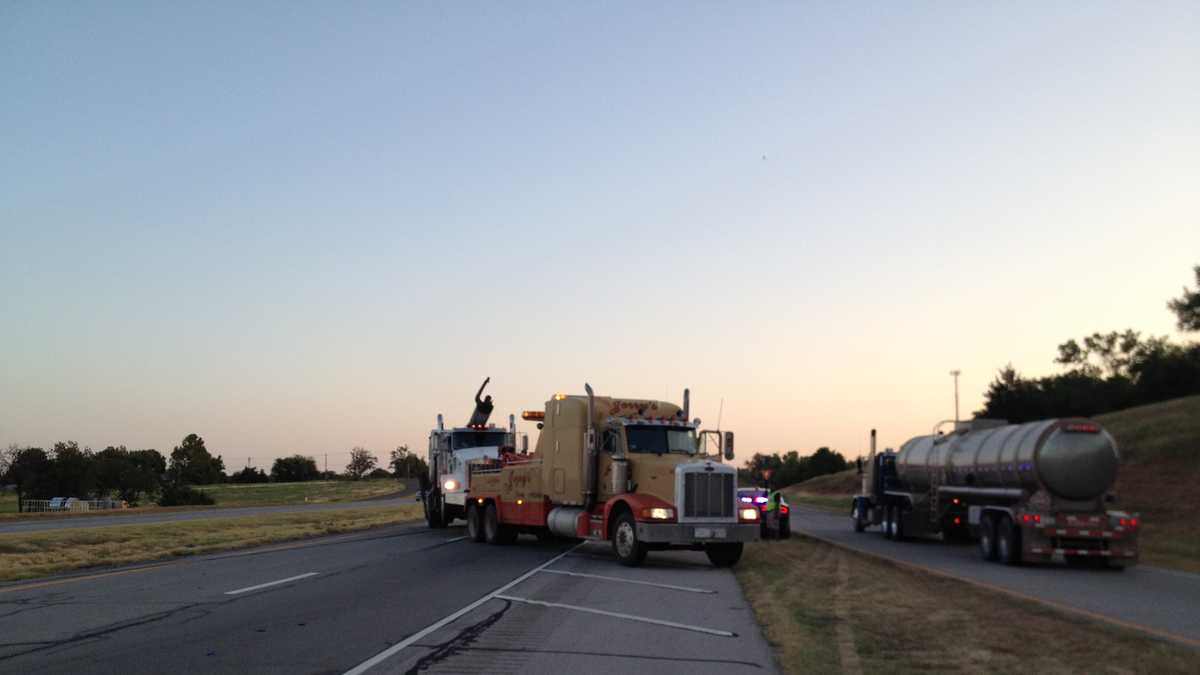 Photos Wreck along I35 near Guthrie